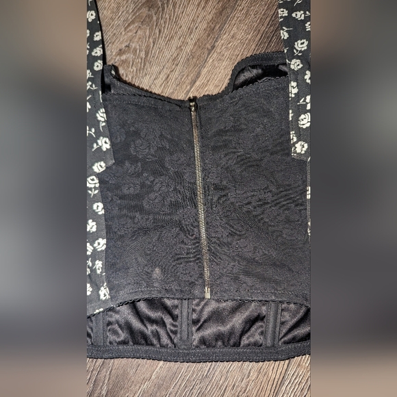 Dolce and Gabbana size small - Picture 5 of 9